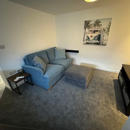 Modern 1 Bed Apartment With Car Parking Bitton Exterior foto