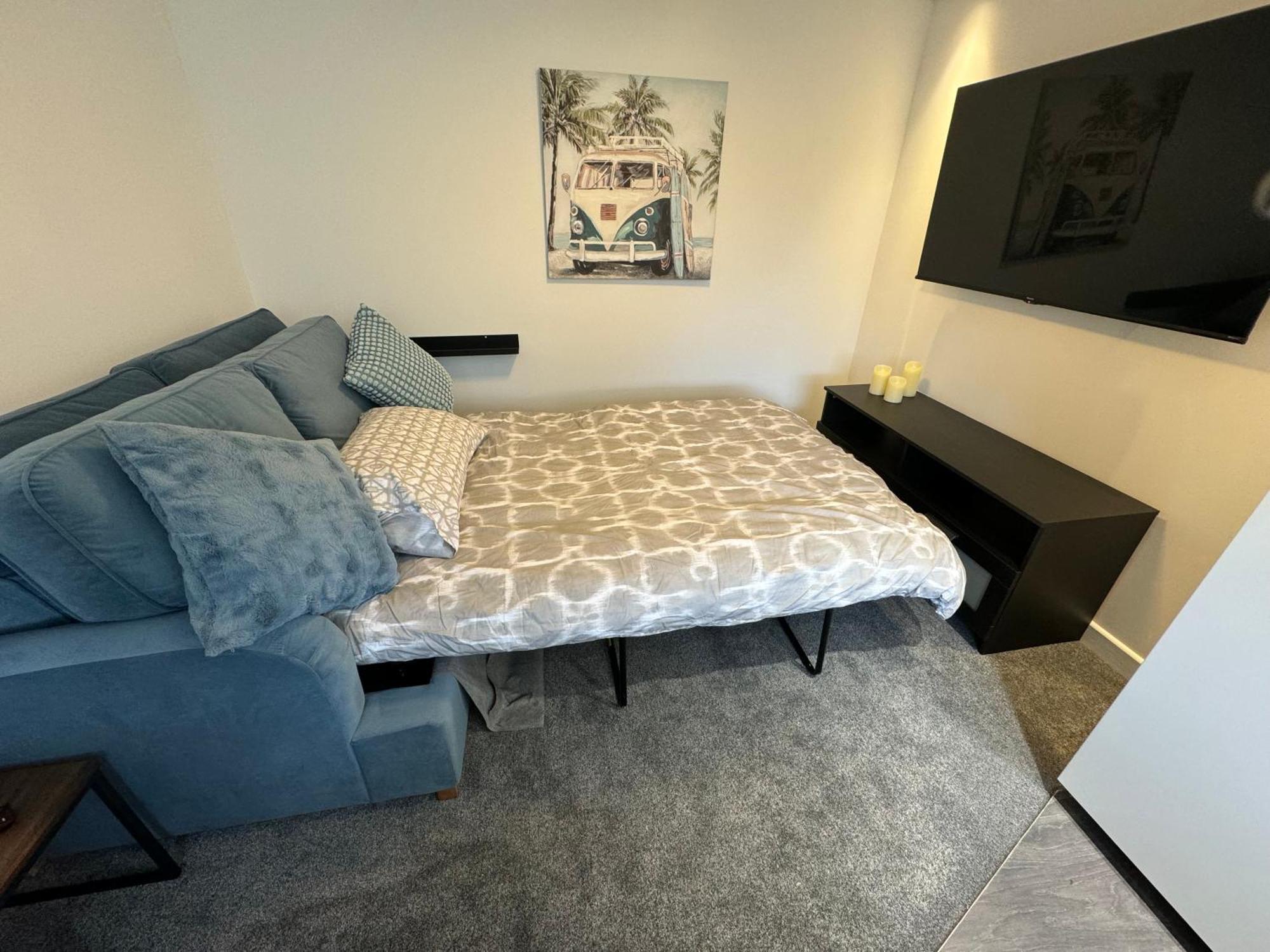 Modern 1 Bed Apartment With Car Parking Bitton Exterior foto